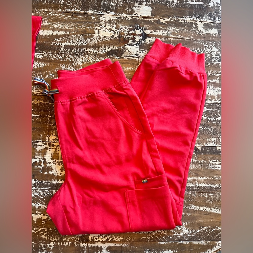 NWOT Hibiscus Catarina one pocket top & high waisted Zamola petite joggers